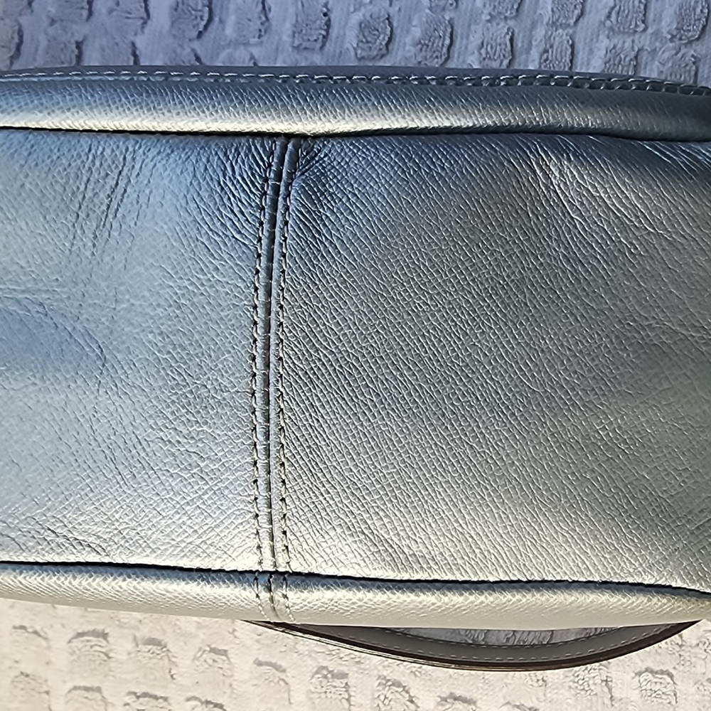 Coach Campbell Camera Bag/ Crossbody Silver Metallic Turn Lock EUC - Picture 5 of 17
